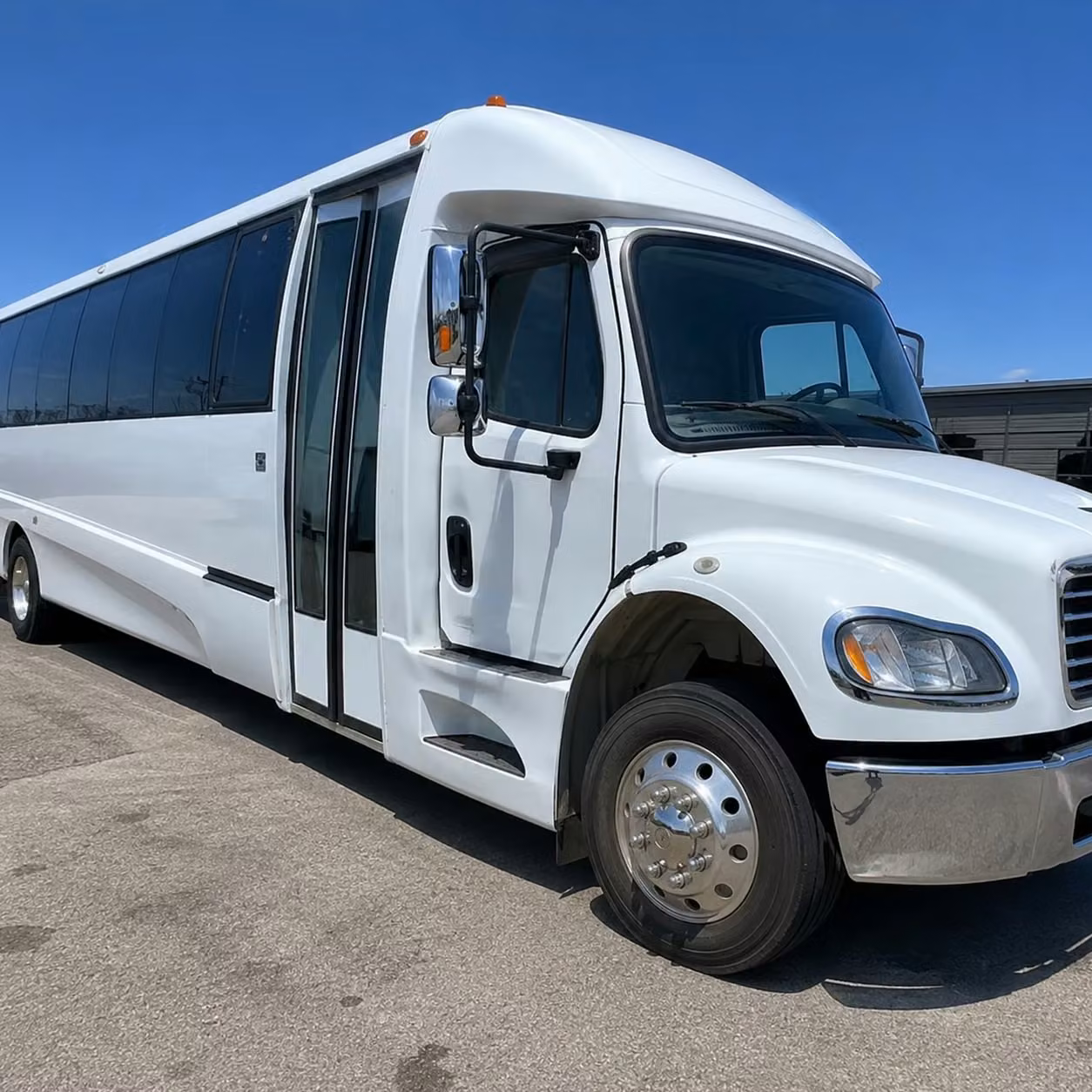 west des moines 18 passenger minibus rental