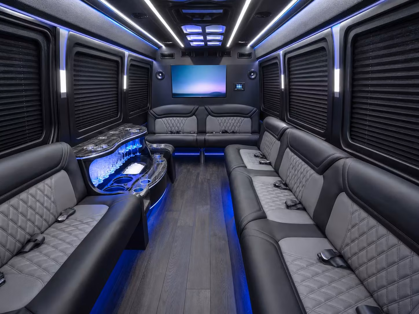 westdesmoinescharterbuscompany com helps you coordinate airport shuttle transportation for west des moines employees