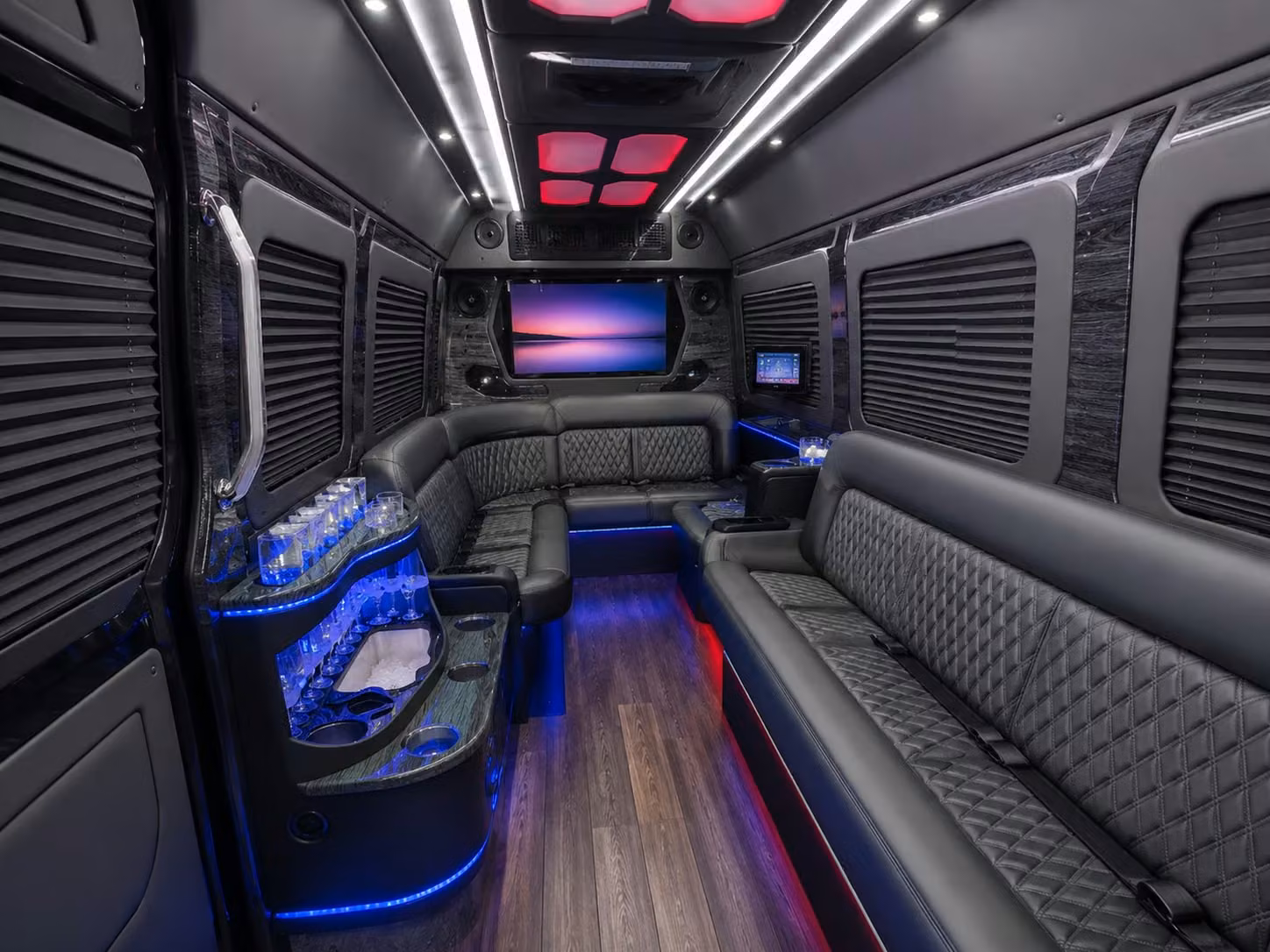 westdesmoinescharterbuscompany com lets you compare buses for emergency management and public safety transportation in west des moines