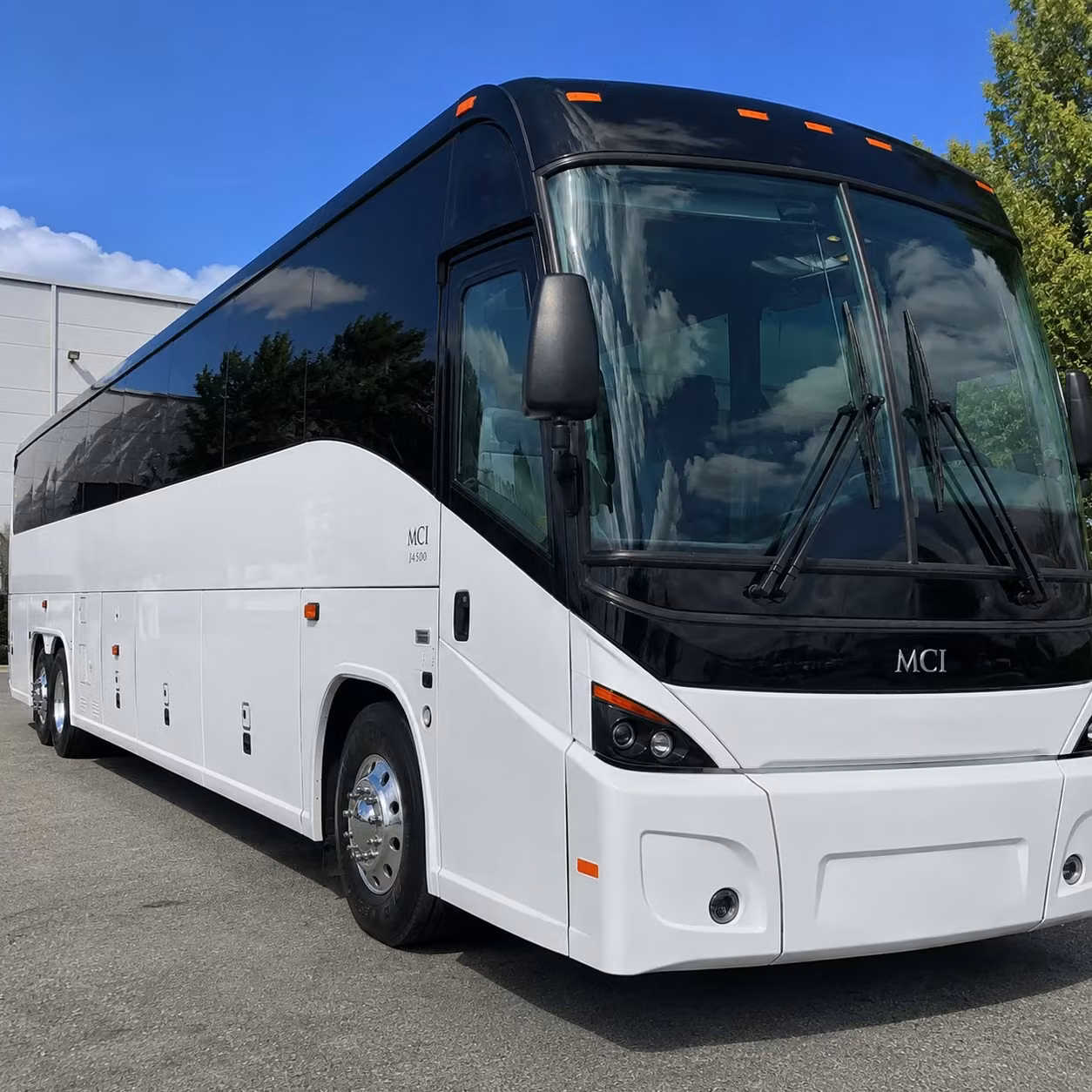 westdesmoinescharterbuscompany com makes west des moines corporate event transportation just as easy